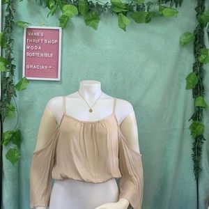 stretch in the area of ​​the arms